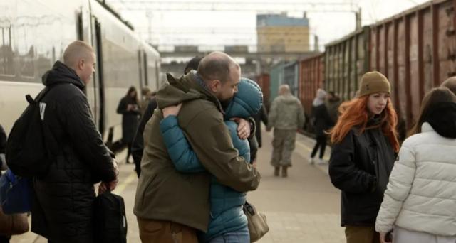 «Мы знаем, что нас ждет». Украинцы покидают прифронтовые районы Донбасса в ожидании российского наступления