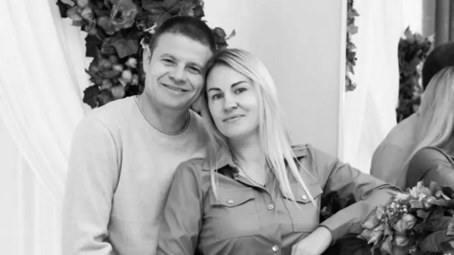 Одесса в трауре. Под завалами дома, разрушенного российским ударом, погибли 12 человек, в том числе пятеро детей