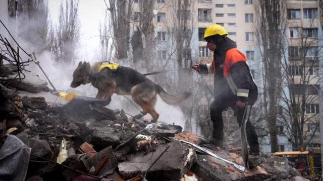 При ударе по Одессе частично разрушен жилой дом: погиб трехлетний ребенок и еще четыре человека. Что известно