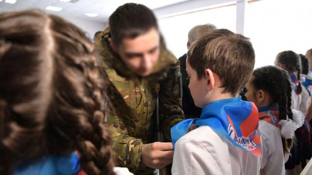 Уроки мужества, анонимно. В сотнях российских школ и вузов прошли встречи с «ветеранами СВО»