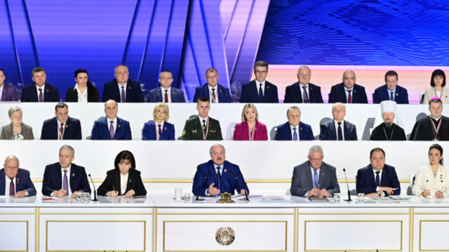 Глава КГБ Беларуси заявил, что в украинских медучреждениях «скрываются террористы». Власти Киева эвакуируют две больницы