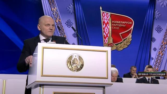 Глава КГБ Беларуси заявил, что в украинских медучреждениях «скрываются террористы». Власти Киева эвакуируют две больницы
