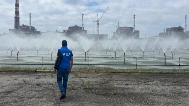 МАГАТЭ встревожено атакой дронов на ЗАЭС. Насколько это опасно?