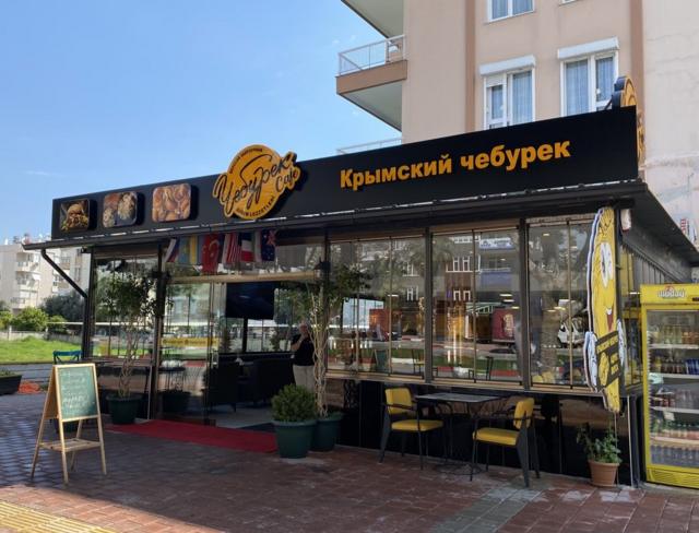 «Они крадут нашу жизнь»: как война в Украине усугубила кризис жилья в турецкой Анталье