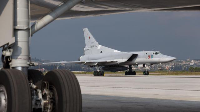 Падение бомбардировщика Ту-22МЗ в Ставропольском крае. Версии России и Украины