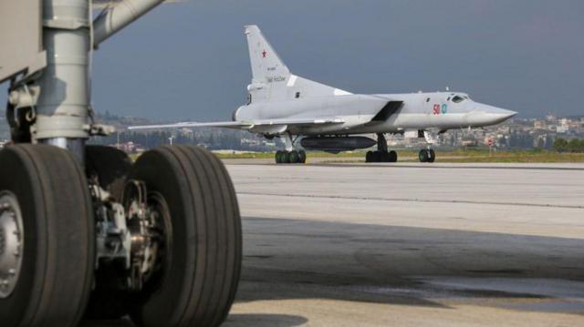 Ракетоносец Ту-22М3 разбился на Ставрополье. Киев утверждает, что его сбили, Москва говорит о технической неисправности