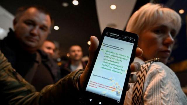 Разочарованные в «своем государстве». Что не так с ограничением прав украинских мужчин за границей