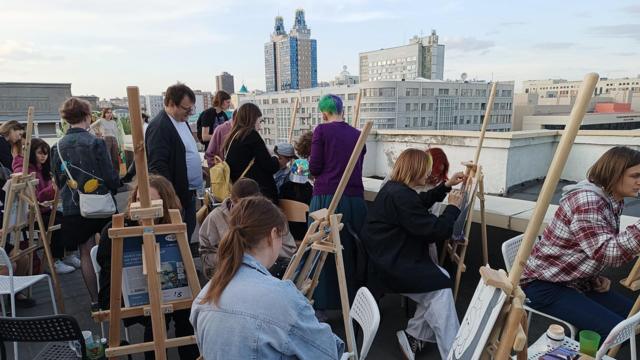 &laquo;Человек должен уметь противостоять среде&raquo;. В России закрывается частный колледж, который противился пропаганде