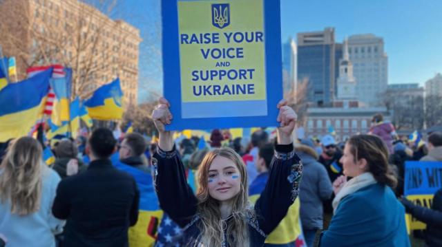 «Я увидела свое лицо». Как ИИ сделал из украинки россиянку и использовал ее для рекламы России в Китае