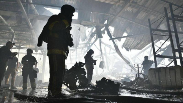 Россия нанесла удар по Харькову 15 ракетами. Погибли семь человек, загорелась крупная типография
