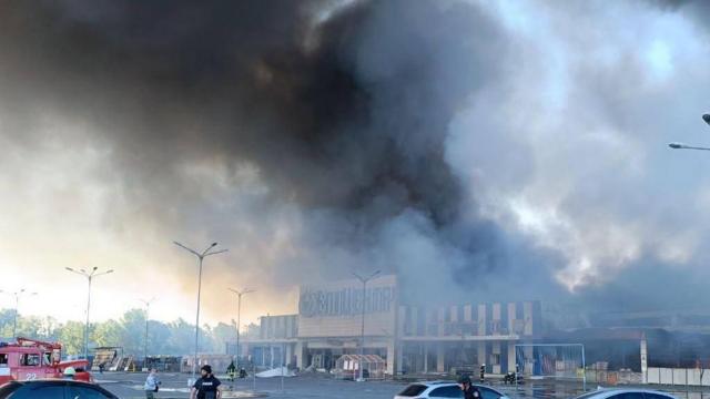 Удар по гипермаркету «Эпицентр» в Харькове: число погибших резко возросло, десятки раненых