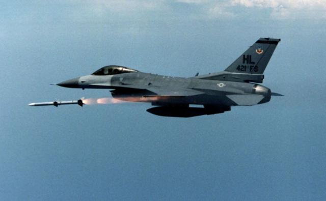 Ветераны холодной войны. Какие истребители F-16 получит Украина и как будет ими воевать