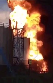 Нефтебаза в огне
