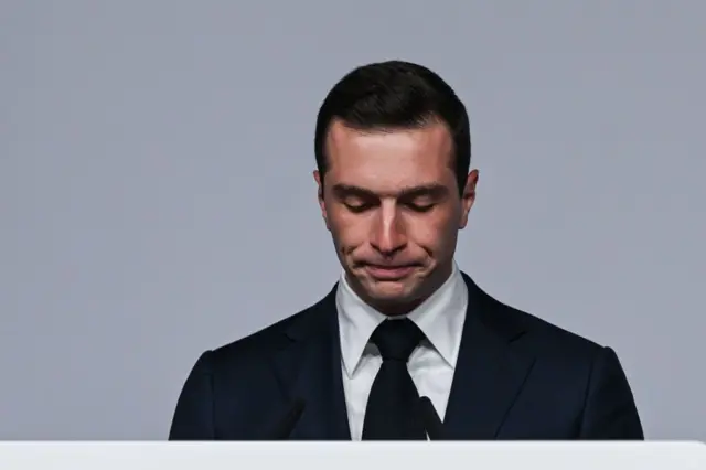 Франция на&nbsp;автопилоте. Макрон остановил крайне правых, но&nbsp;загнал страну в&nbsp;политический тупик