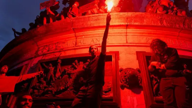 Франция на&nbsp;автопилоте. Макрон остановил крайне правых, но&nbsp;загнал страну в&nbsp;политический тупик