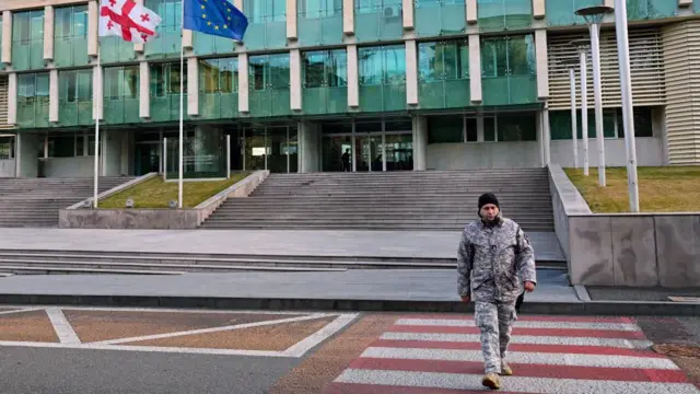В Грузии вызывают на допросы воевавших в Украине против России добровольцев