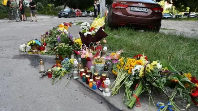 Во Львове похоронили Ирину Фарион. Проститься с ней пришли тысячи людей