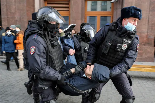 &laquo;Крайний срок до&nbsp;возвращения&nbsp;&mdash; десять лет&raquo;. Интервью правозащитника Олега Орлова