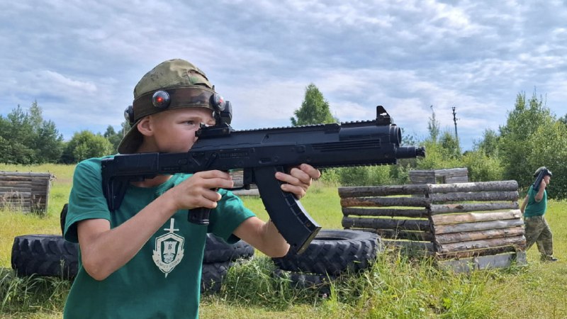 В Госдуме предложили обучать первоклассников основам военной подготовки
