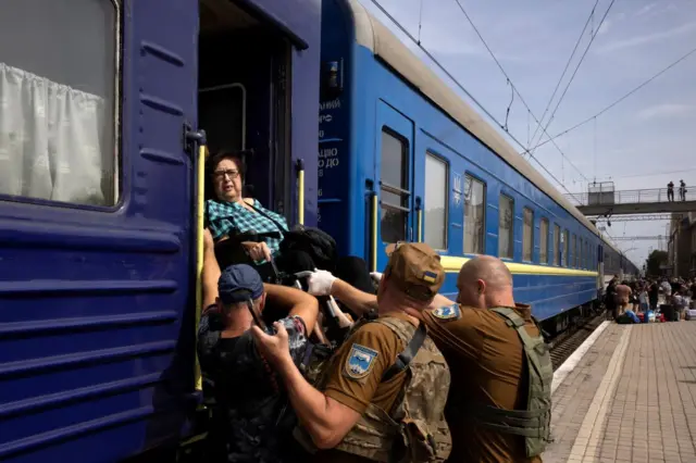 Российская армия в 10 км от Покровска, ВСУ потеряли важный опорный пункт в Донбассе, но продолжают атаки в Курской области