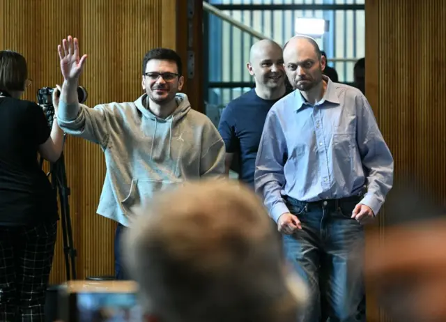 &laquo;Спецназ ФСБ просто погрузил нас на&nbsp;спецборт&raquo;. Как прошли первые дни после крупнейшего обмена заключенными