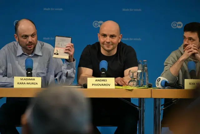 &laquo;Спецназ ФСБ просто погрузил нас на&nbsp;спецборт&raquo;. Как прошли первые дни после крупнейшего обмена заключенными