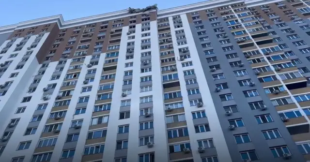 В Саратове и Энгельсе дроны врезались в многоэтажки. Есть пострадавшие