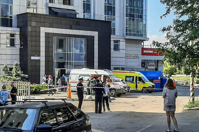 В Саратове и Энгельсе дроны врезались в многоэтажки. Есть пострадавшие