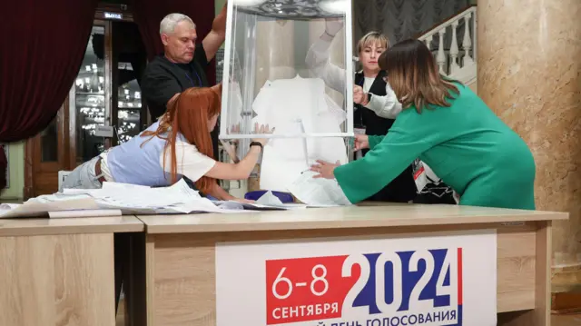 У избирательной урны отвалилось дно. Как прошли и чем запомнились региональные выборы в России